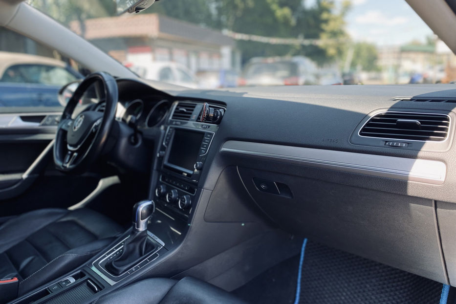 Продам Volkswagen e-Golf 2015 года в Киеве