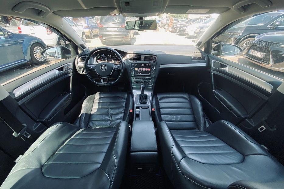 Продам Volkswagen e-Golf 2015 года в Киеве