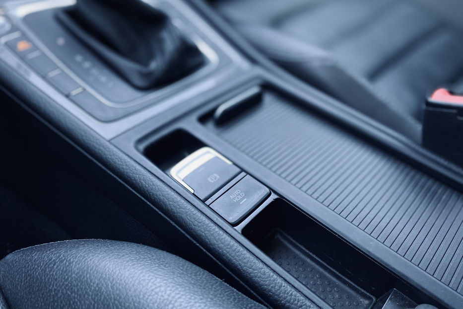 Продам Volkswagen e-Golf 2015 года в Киеве