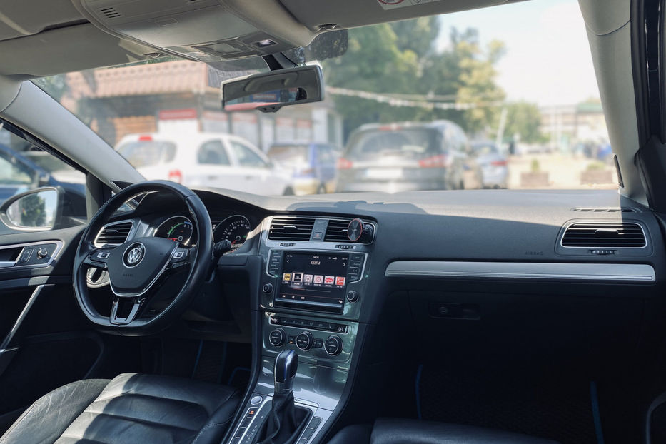 Продам Volkswagen e-Golf 2015 года в Киеве