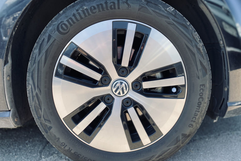 Продам Volkswagen e-Golf 2015 года в Киеве