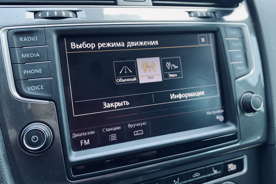 Продам Volkswagen e-Golf 2015 года в Киеве