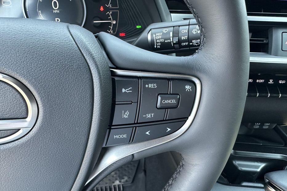 Продам Lexus RH UX250 Hybrid AWD 2023 года в Киеве