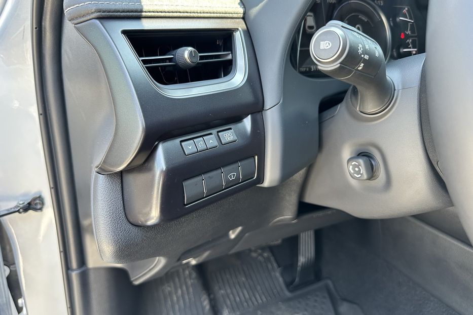 Продам Lexus RH UX250 Hybrid AWD 2023 года в Киеве