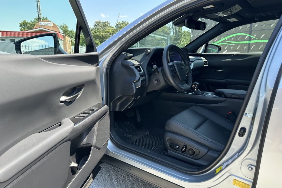 Продам Lexus RH UX250 Hybrid AWD 2023 года в Киеве