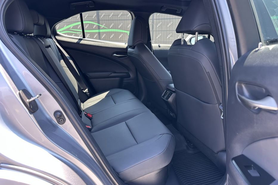 Продам Lexus RH UX250 Hybrid AWD 2023 года в Киеве
