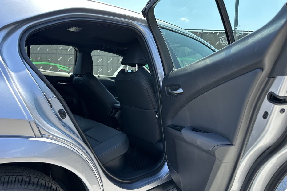 Продам Lexus RH UX250 Hybrid AWD 2023 года в Киеве