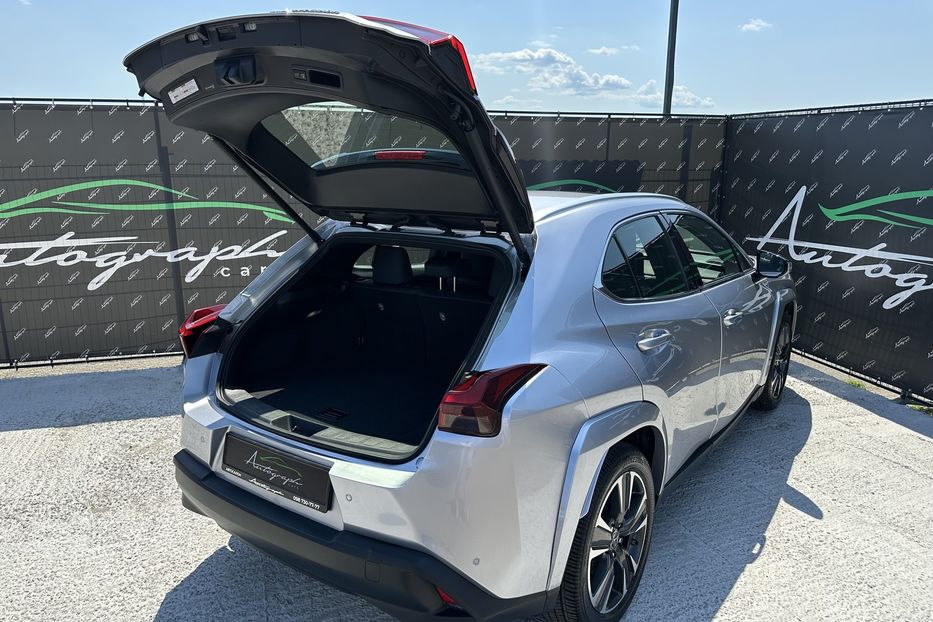 Продам Lexus RH UX250 Hybrid AWD 2023 года в Киеве