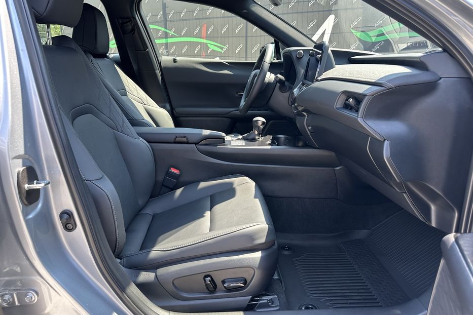 Продам Lexus RH UX250 Hybrid AWD 2023 года в Киеве