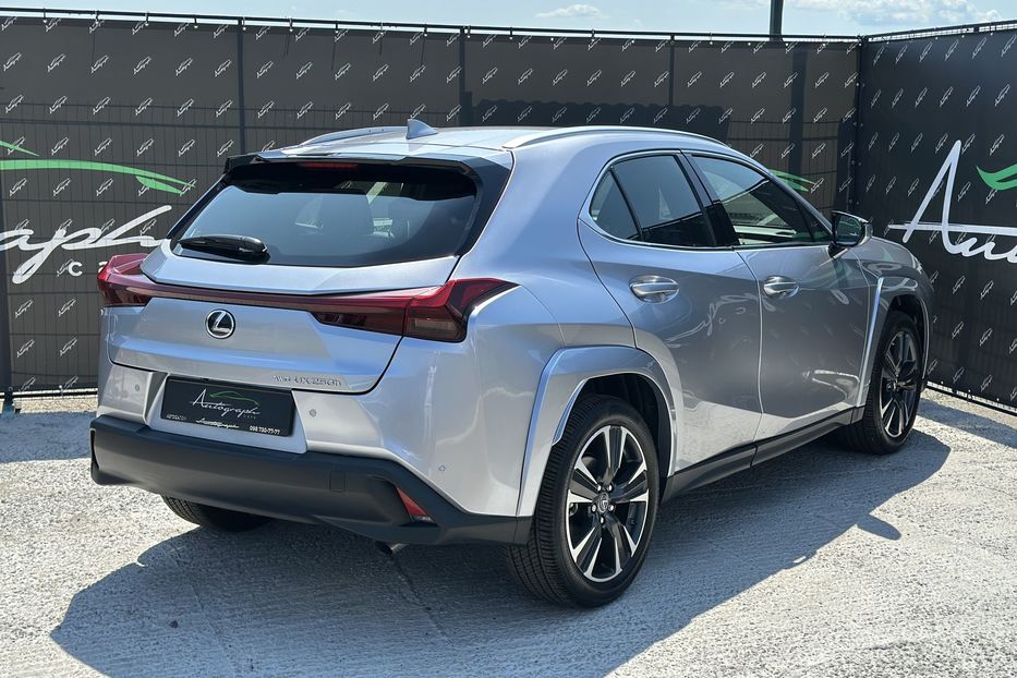 Продам Lexus RH UX250 Hybrid AWD 2023 года в Киеве
