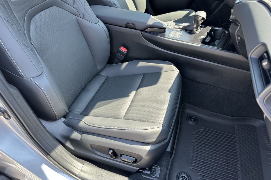 Продам Lexus RH UX250 Hybrid AWD 2023 года в Киеве