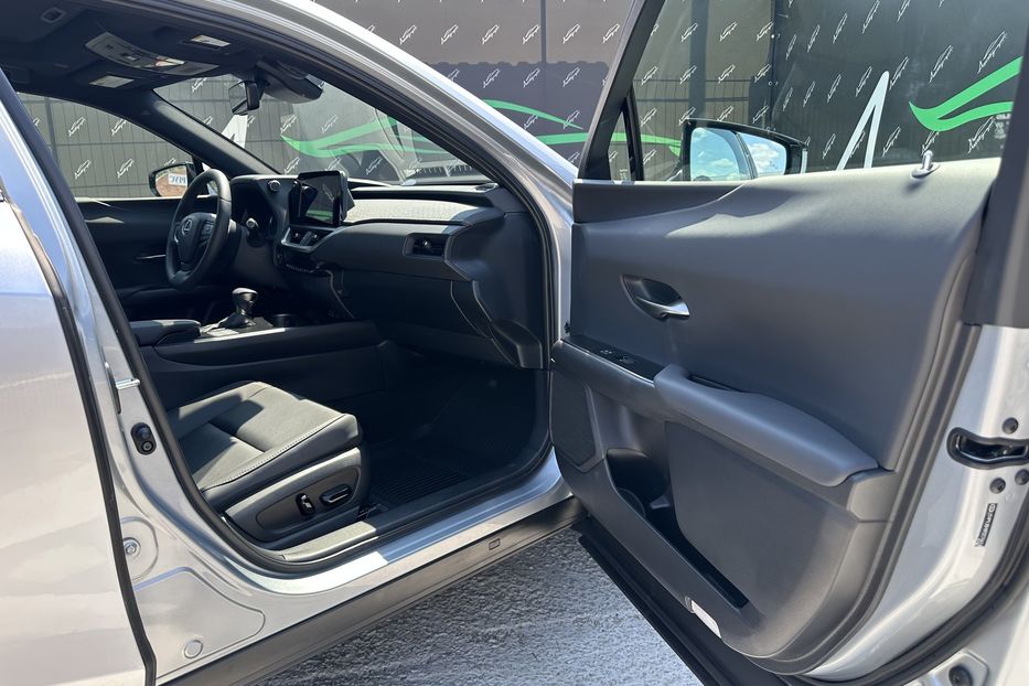 Продам Lexus RH UX250 Hybrid AWD 2023 года в Киеве