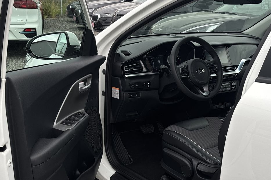 Продам Kia Niro 64квт 2021 года в Львове