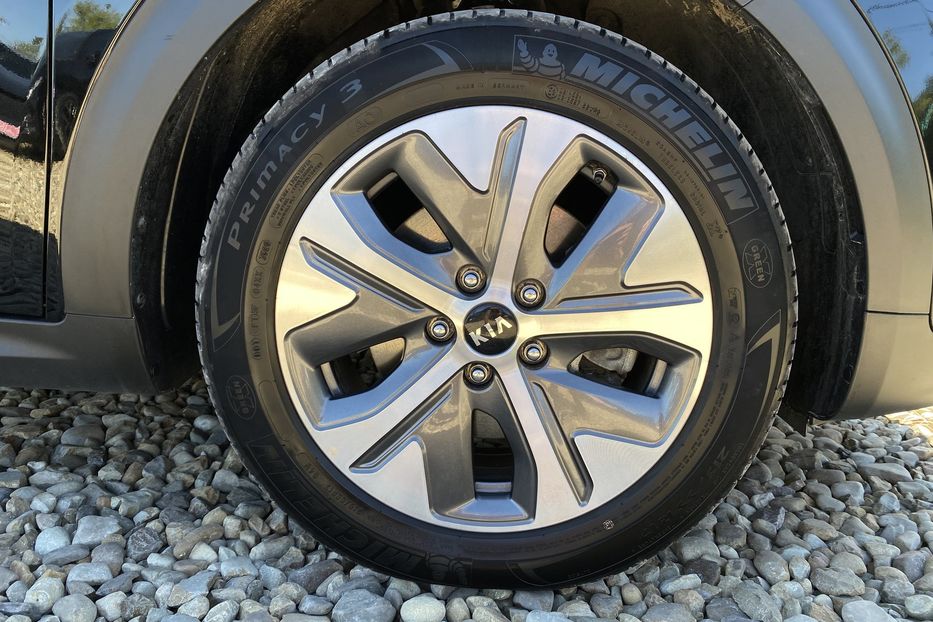 Продам Kia Niro 64 kWh Макс. комплектація Люк. 2021 года в Львове