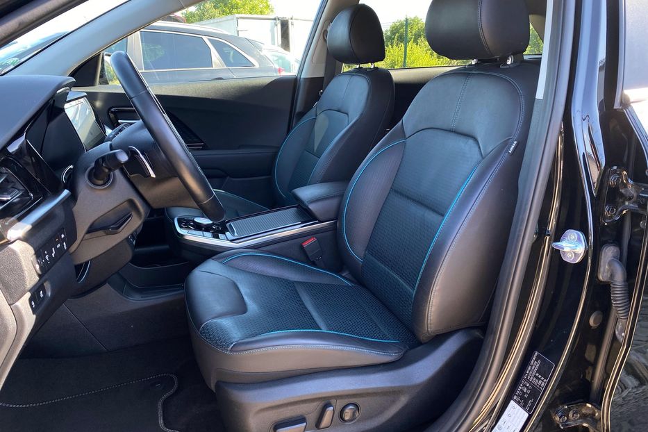 Продам Kia Niro 64 kWh Макс. комплектація Люк. 2021 года в Львове