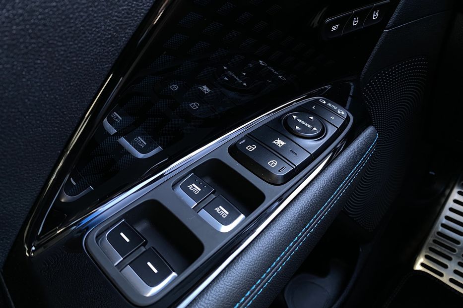 Продам Kia Niro 64 kWh Макс. комплектація Люк. 2021 года в Львове