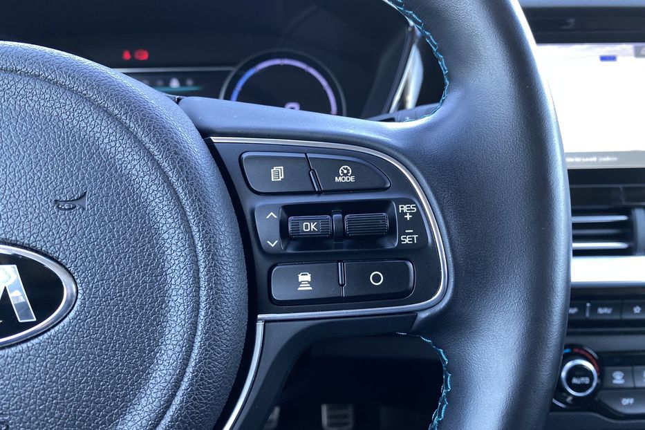 Продам Kia Niro 64 kWh Макс. комплектація Люк. 2021 года в Львове