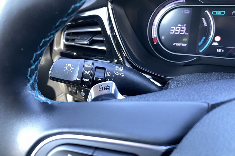 Продам Kia Niro 64 kWh Макс. комплектація Люк. 2021 года в Львове