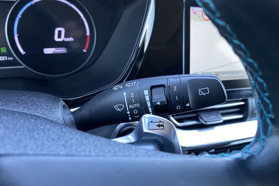 Продам Kia Niro 64 kWh Макс. комплектація Люк. 2021 года в Львове