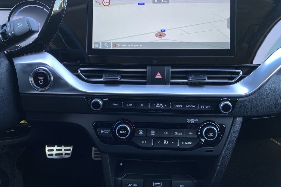 Продам Kia Niro 64 kWh Макс. комплектація Люк. 2021 года в Львове