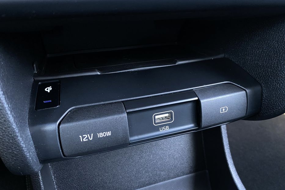 Продам Kia Niro 64 kWh Макс. комплектація Люк. 2021 года в Львове