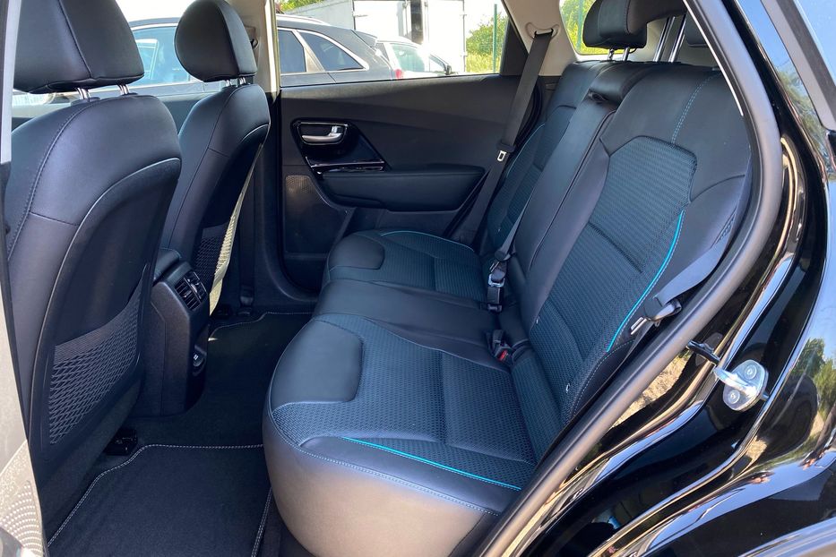 Продам Kia Niro 64 kWh Макс. комплектація Люк. 2021 года в Львове