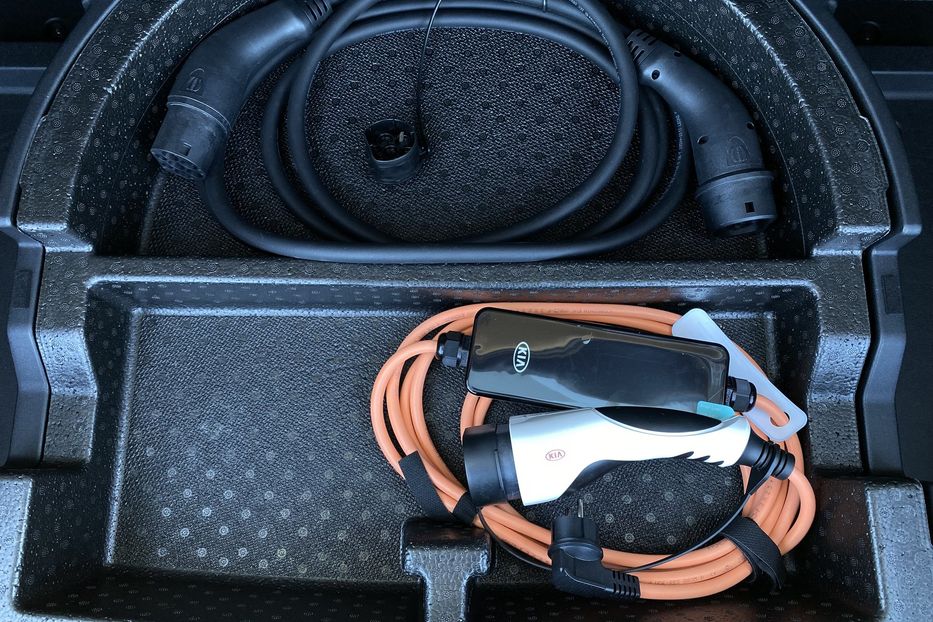 Продам Kia Niro 64 kWh Макс. комплектація Люк. 2021 года в Львове