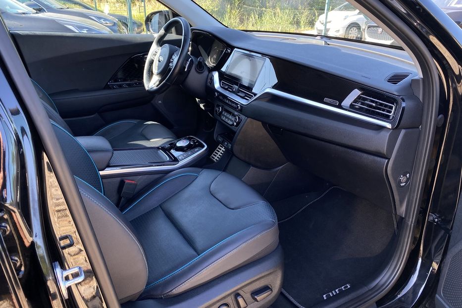 Продам Kia Niro 64 kWh Макс. комплектація Люк. 2021 года в Львове