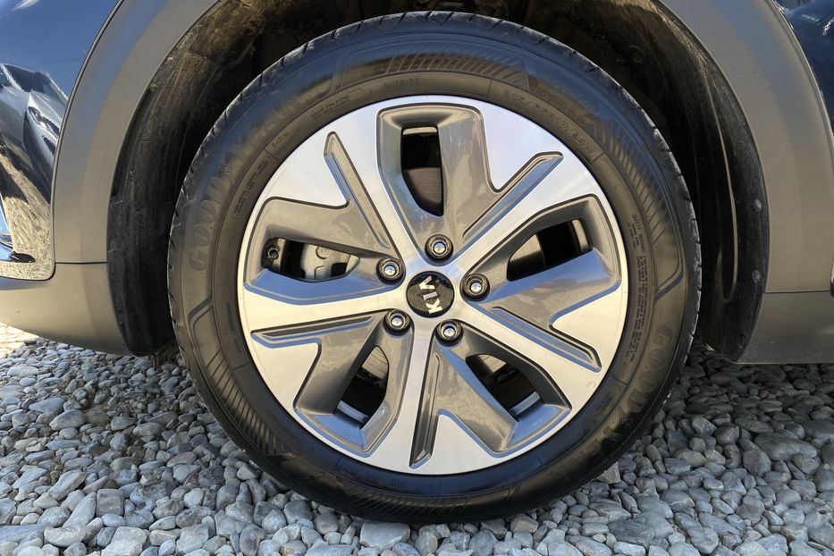 Продам Kia Niro 64 kWh Макс. комплектація 2020 года в Львове