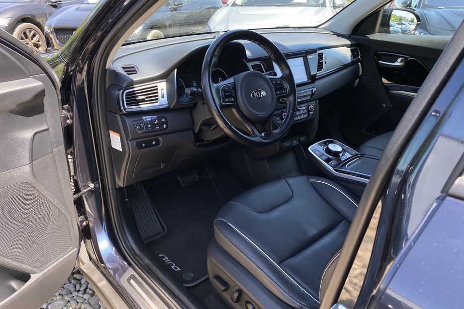 Продам Kia Niro 64 kWh Макс. комплектація 2020 года в Львове