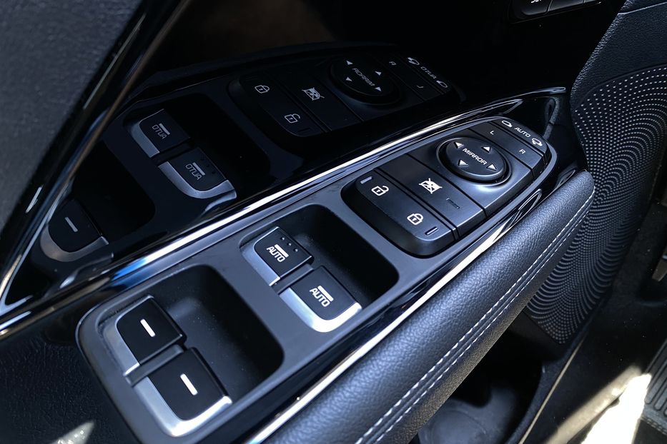 Продам Kia Niro 64 kWh Макс. комплектація 2020 года в Львове