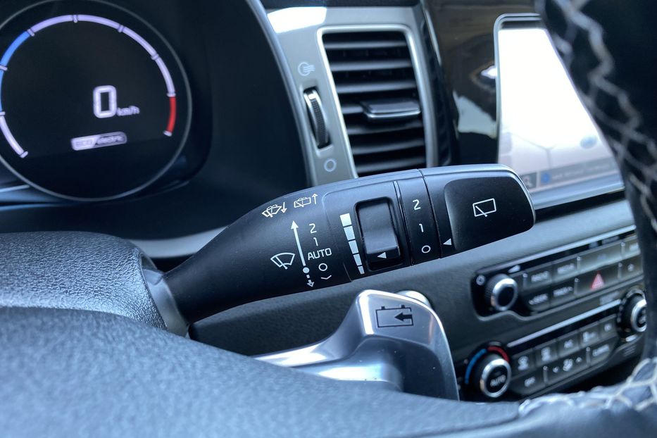 Продам Kia Niro 64 kWh Макс. комплектація 2020 года в Львове