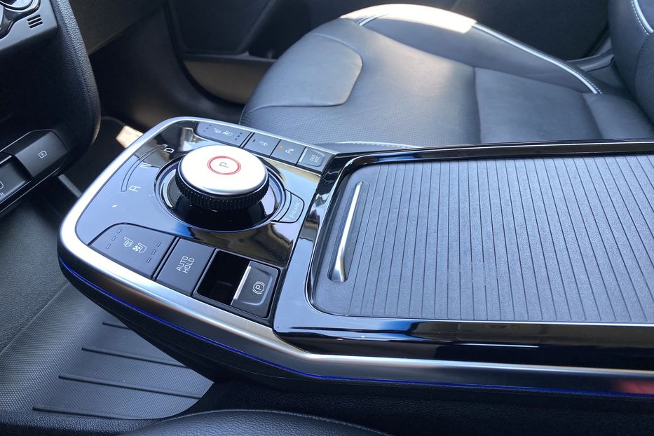 Продам Kia Niro 64 kWh Макс. комплектація 2020 года в Львове