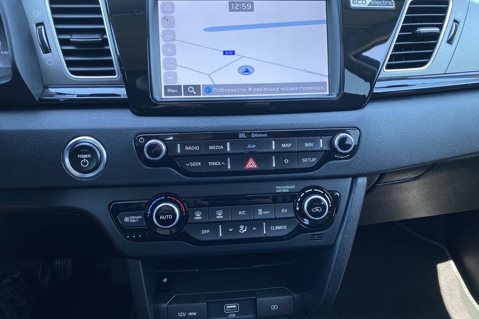 Продам Kia Niro 64 kWh Макс. комплектація 2020 года в Львове