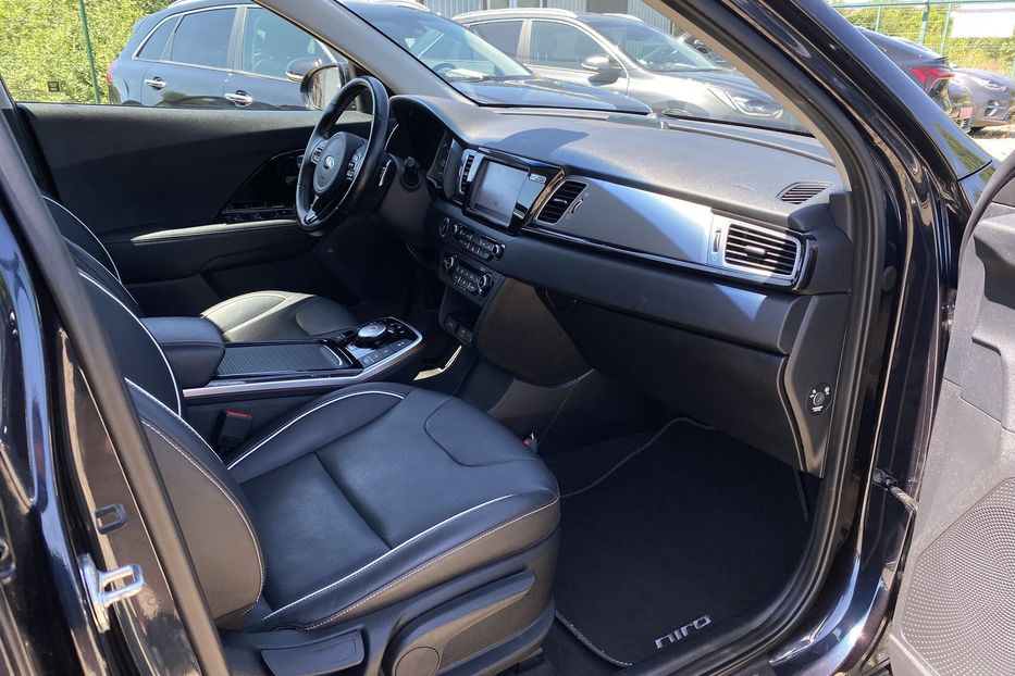 Продам Kia Niro 64 kWh Макс. комплектація 2020 года в Львове