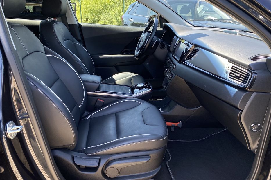 Продам Kia Niro 64 kWh Макс. комплектація 2020 года в Львове