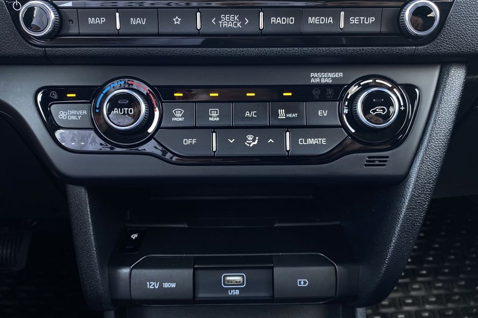 Продам Kia Niro 64кВт Макс.компл.Prestige 2020 года в Львове