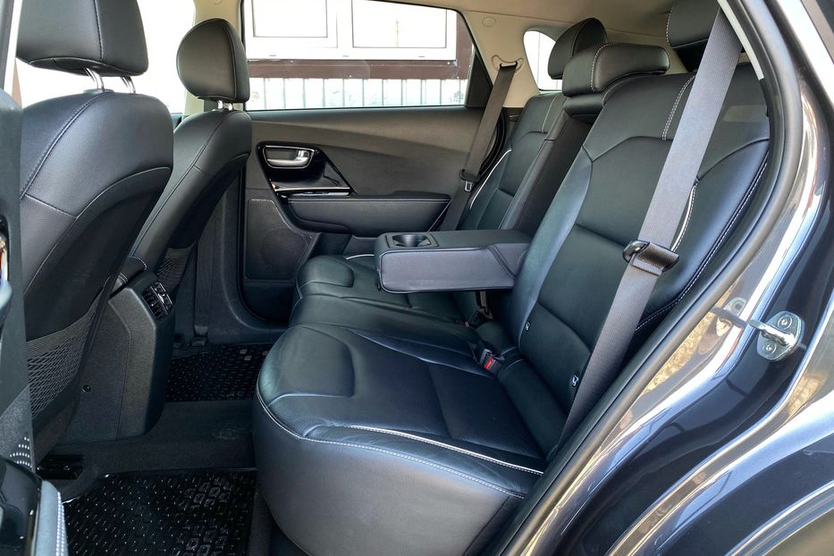Продам Kia Niro 64кВт Макс.компл.Prestige 2020 года в Львове