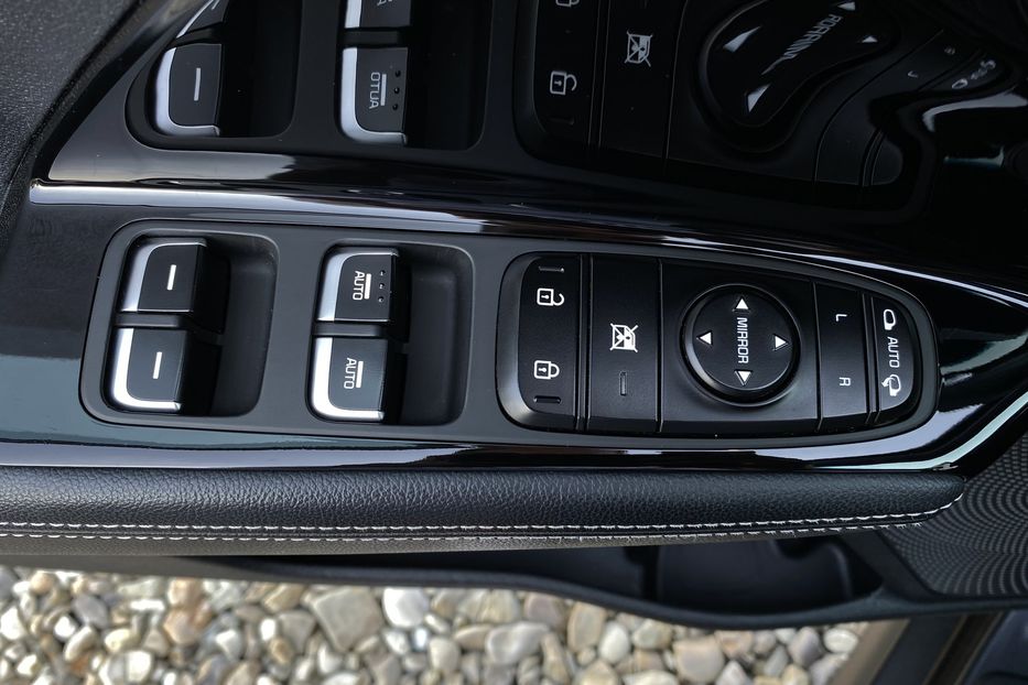 Продам Kia Niro 64кВт Макс.компл.Prestige 2020 года в Львове