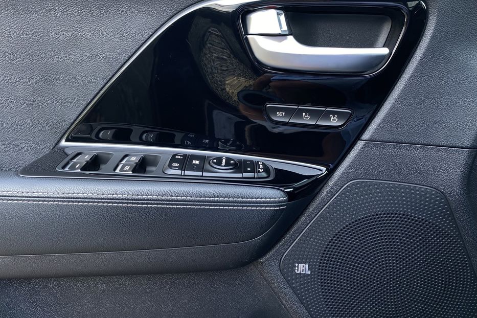 Продам Kia Niro 64кВт Макс.компл.Prestige 2020 года в Львове