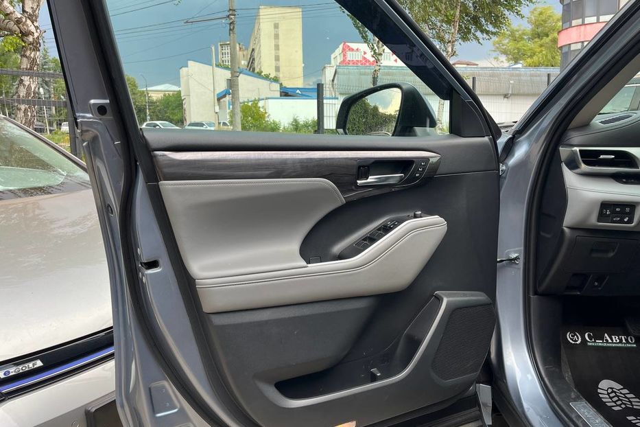 Продам Toyota Highlander 2021 года в Черновцах