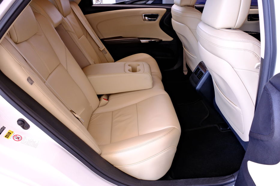 Продам Toyota Avalon 2014 года в Одессе
