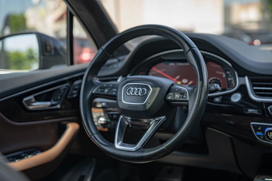 Продам Audi Q7 Premium Plus 2017 года в Черновцах