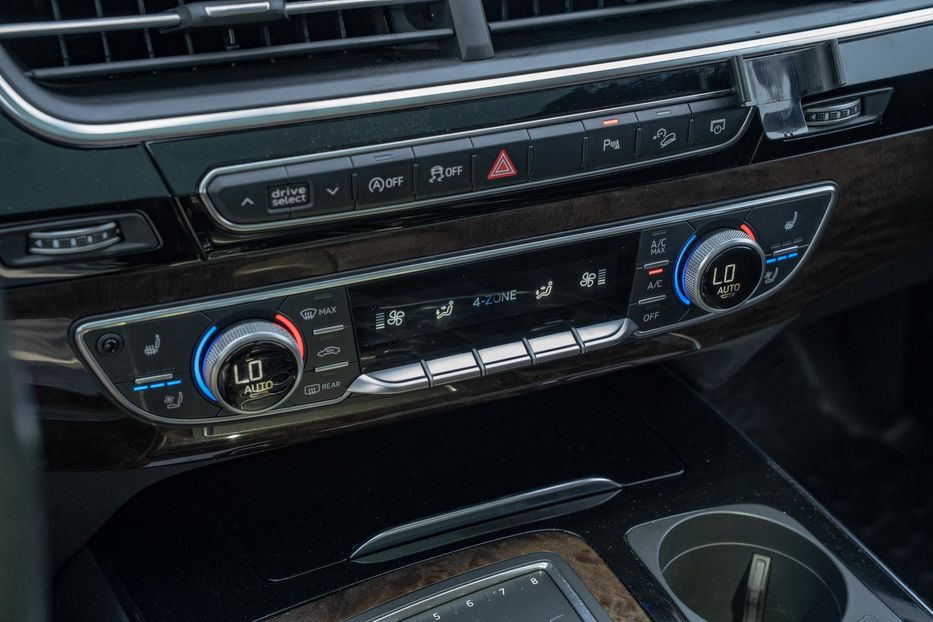 Продам Audi Q7 Premium Plus 2017 года в Черновцах