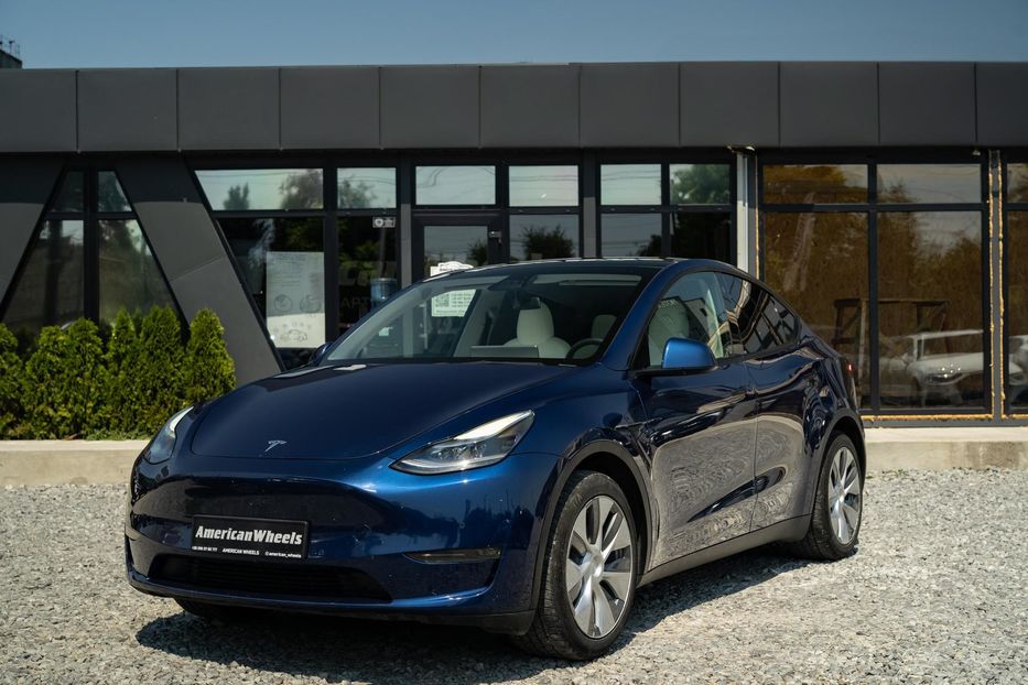 Продам Tesla Model Y Standard Range 2021 года в Черновцах