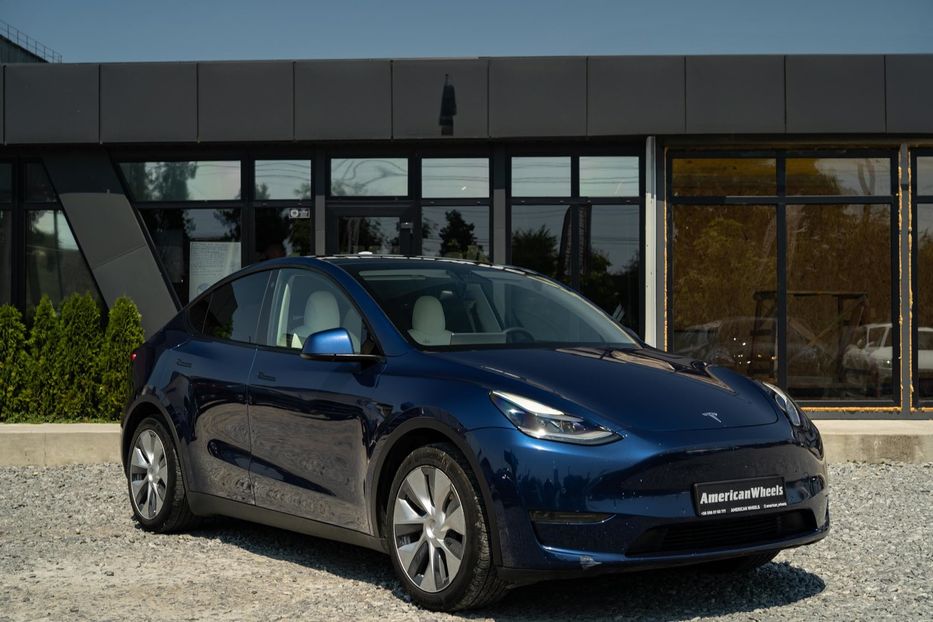 Продам Tesla Model Y Standard Range 2021 года в Черновцах