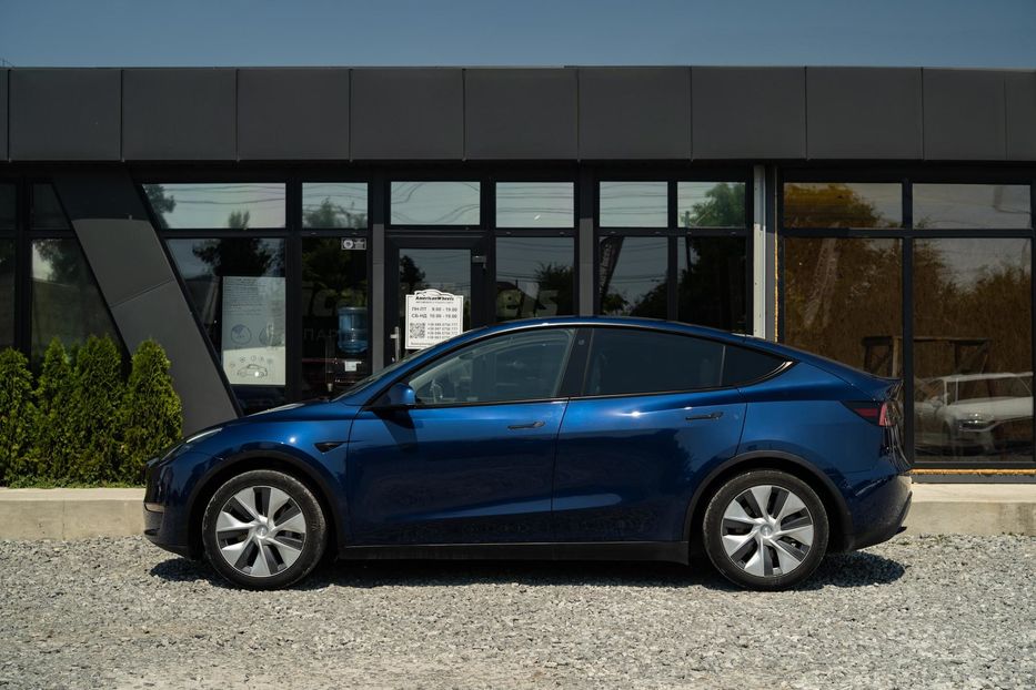 Продам Tesla Model Y Standard Range 2021 года в Черновцах