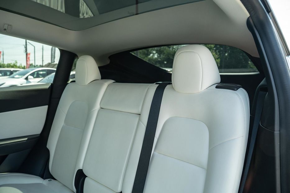 Продам Tesla Model Y Standard Range 2021 года в Черновцах