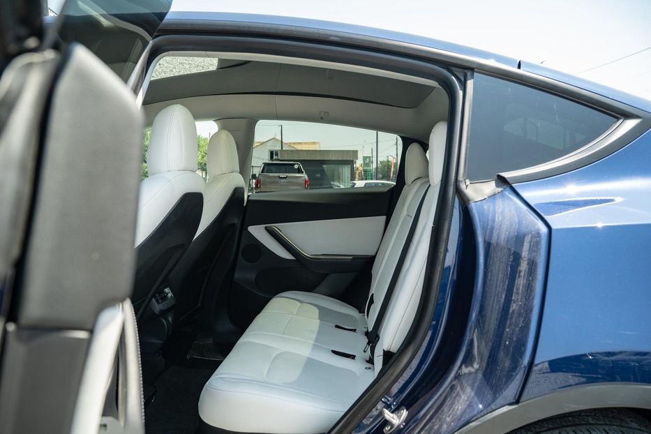 Продам Tesla Model Y Standard Range 2021 года в Черновцах