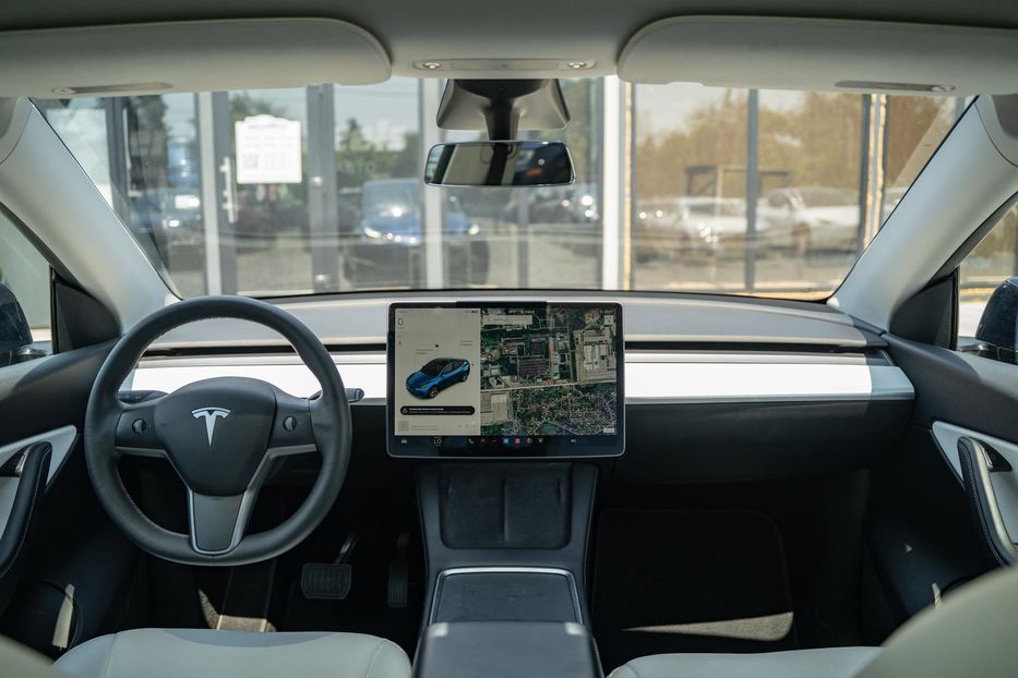 Продам Tesla Model Y Standard Range 2021 года в Черновцах